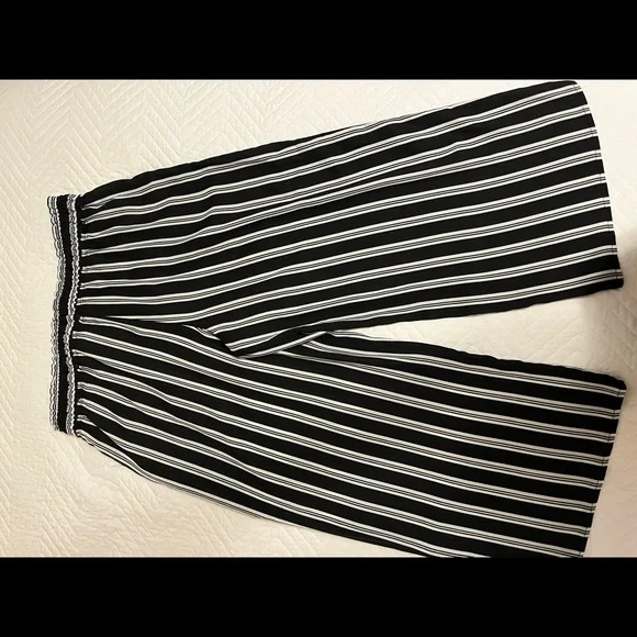 Black and White Striped Flowy Pants - Picture 2 of 3